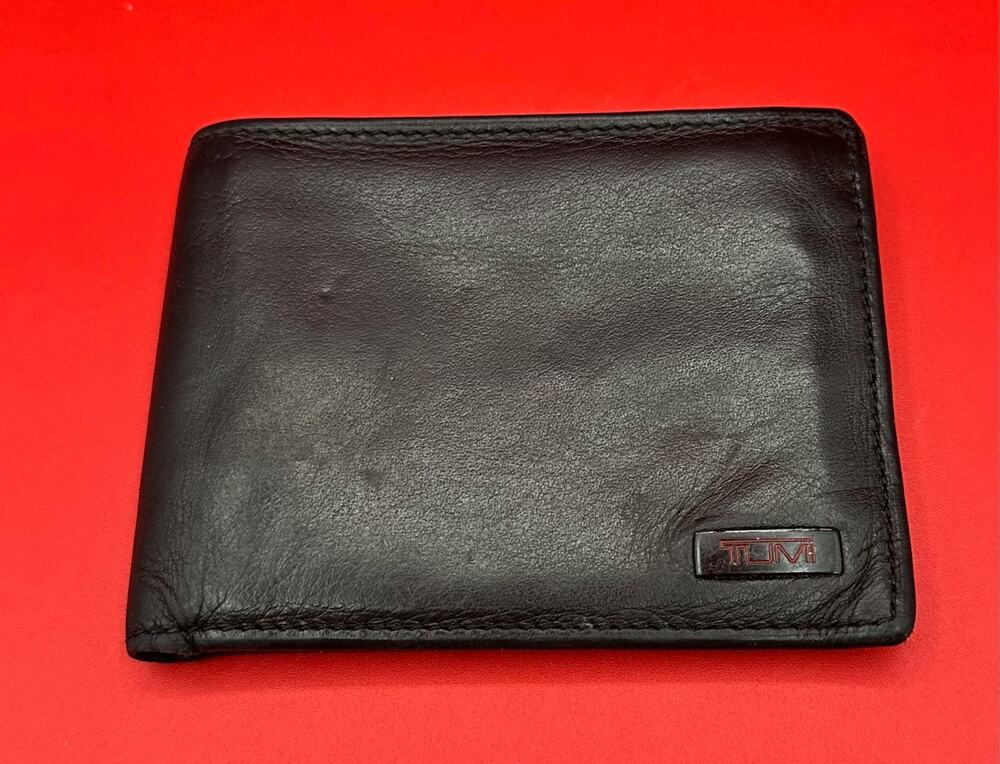 Tumi Men's Black Soft Leather Bi Fold Card Holder Wallet